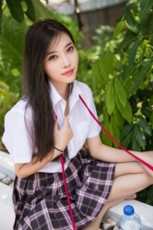 双腿间已经湿成一片