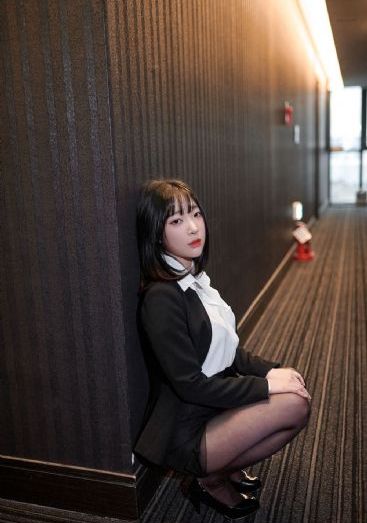 年轻的妻子中文版