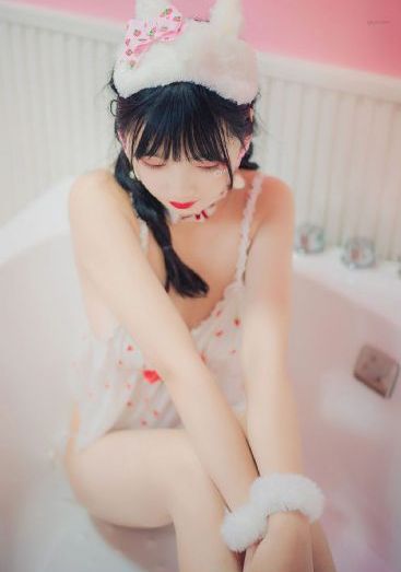 凯茜顺从的女孩