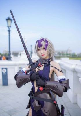 鬼剧院之惊青艳女郎
