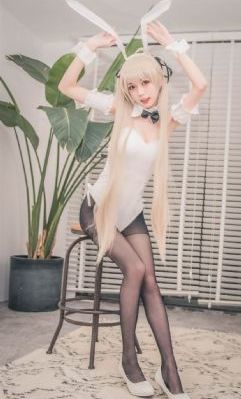 掀开奶罩边吃边摸娇喘小说